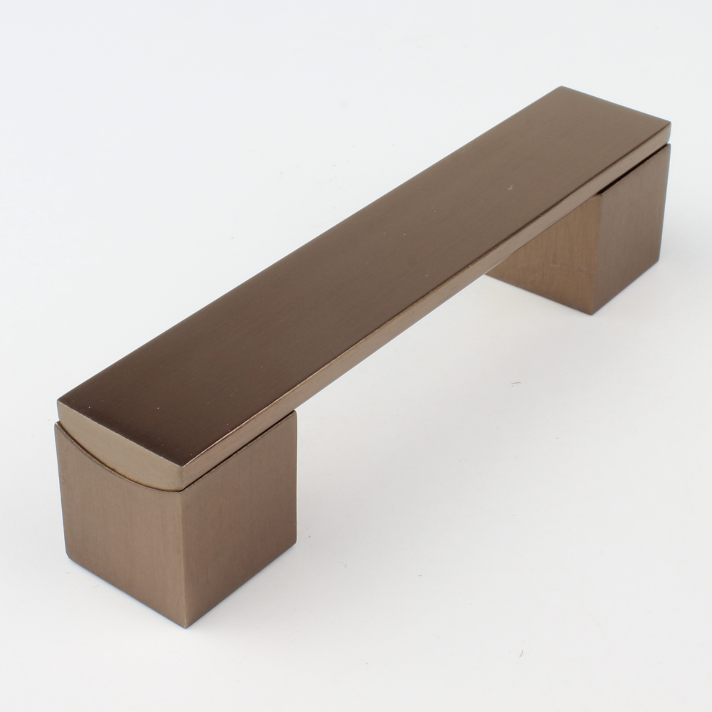 Compacte bronzen keukengreep met rechthoekige vorm