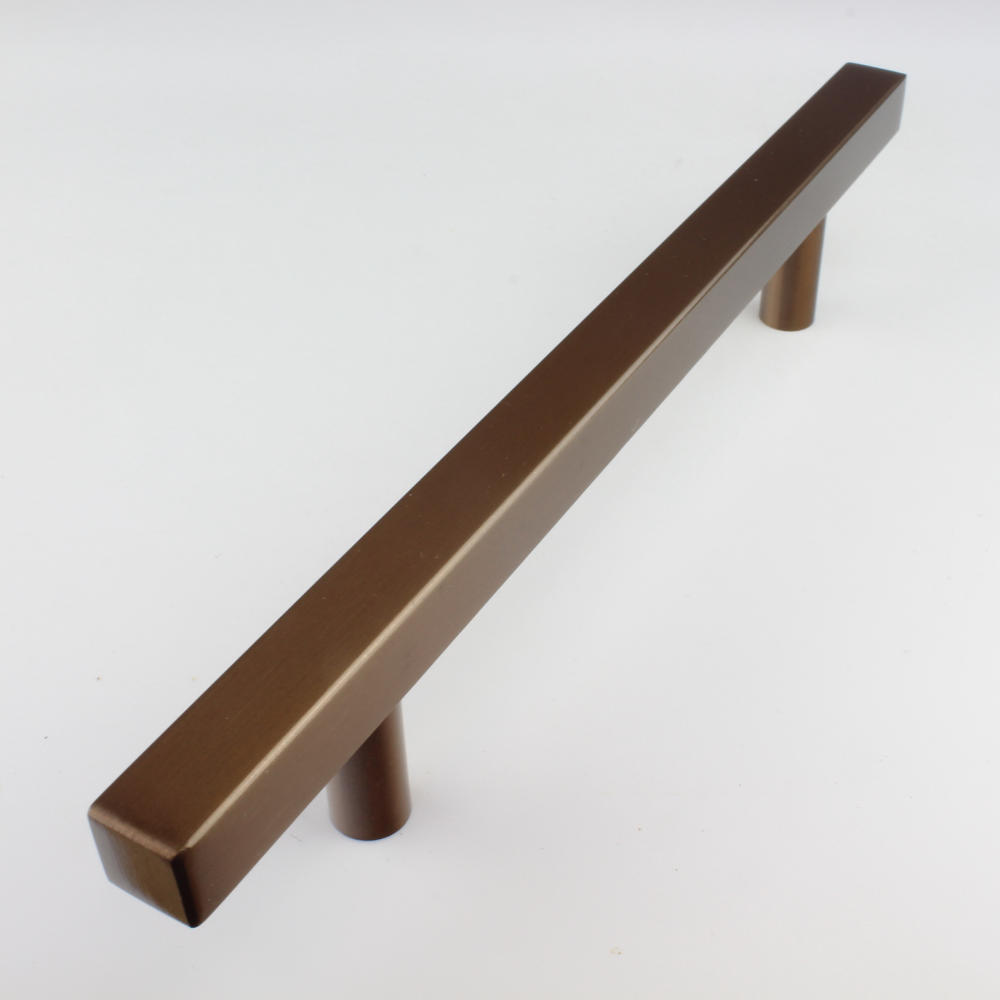 Slanke bronzen keukengreep met rechte rail